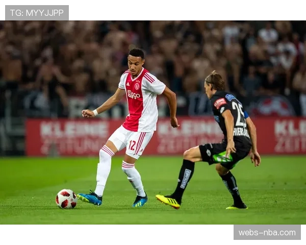 阿贾克斯与当地中学合作，推出针对问题青少年的“足球引导”计划