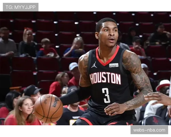 现场直击:灰熊队第三节祭出全场紧逼,成功打出一波20-2攻击波 现场直击:灰熊队第三节祭出全场紧逼,成功打出一波20-2攻击波